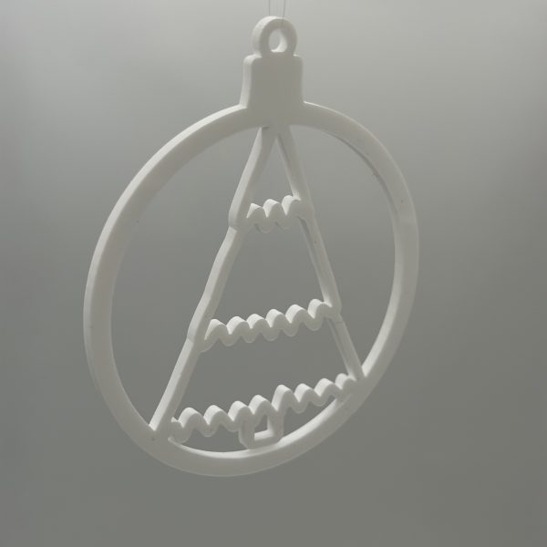 Julekugle med juletræ - variation 2 - 8 cm - Hvid gennemfarvet